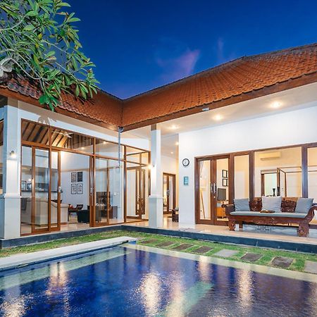 Mahayana Villa Batu Belig - Close To The Beach Canggu Buitenkant foto