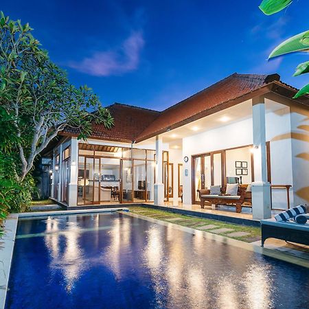 Mahayana Villa Batu Belig - Close To The Beach Canggu Buitenkant foto