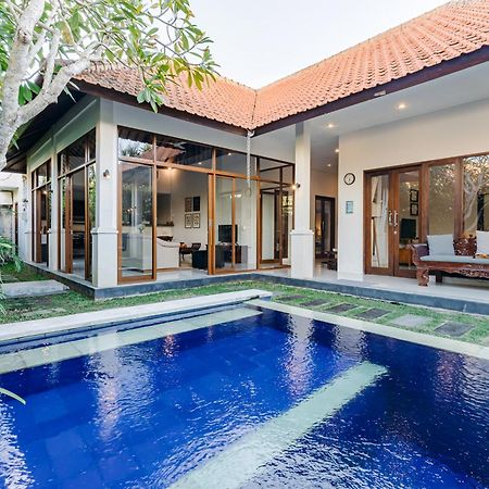Mahayana Villa Batu Belig - Close To The Beach Canggu Buitenkant foto